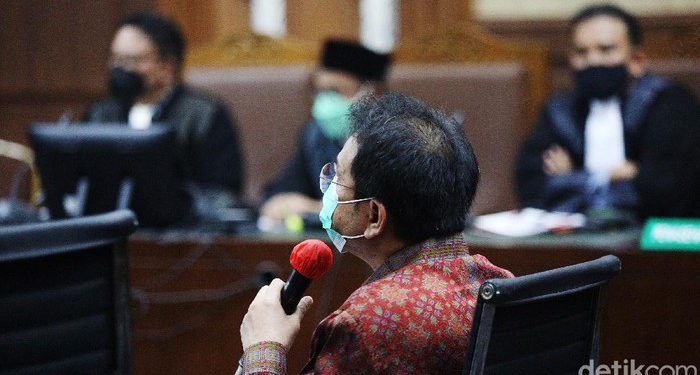 Aziz Syamsuddin ke AKP Robin, “Karena Anda, Saya Jadi Terdakwa”